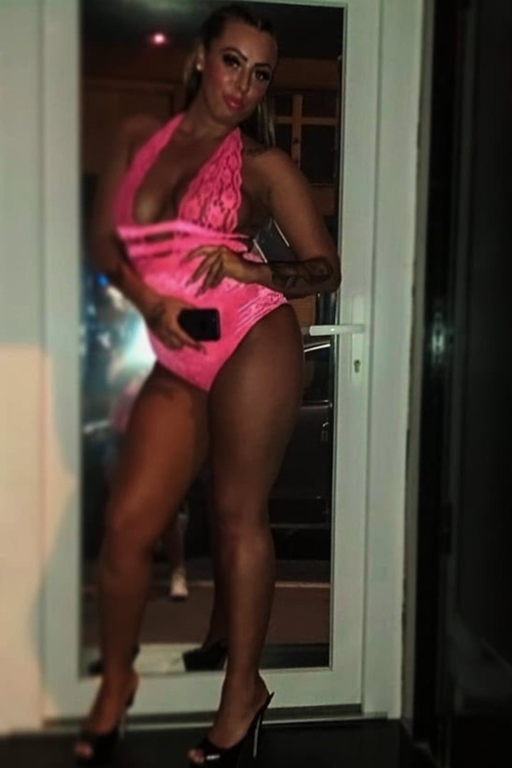 Ella: Escort szexpartner Budapesten és környékén meglátogat.
