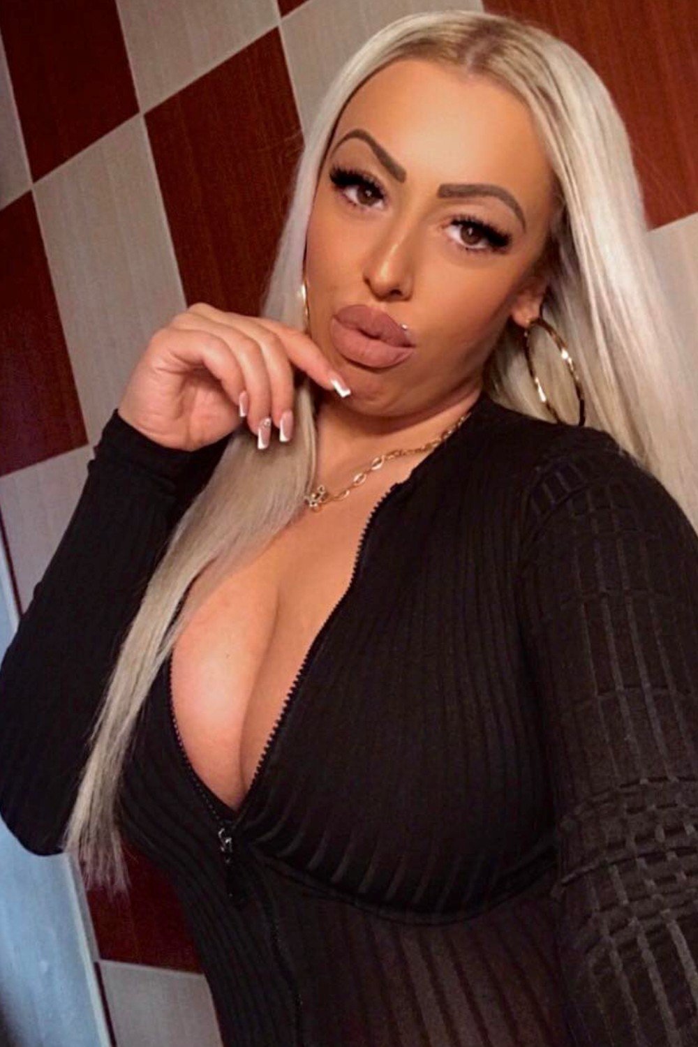 Ella: Escort szexpartner Budapesten és környékén meglátogat.
