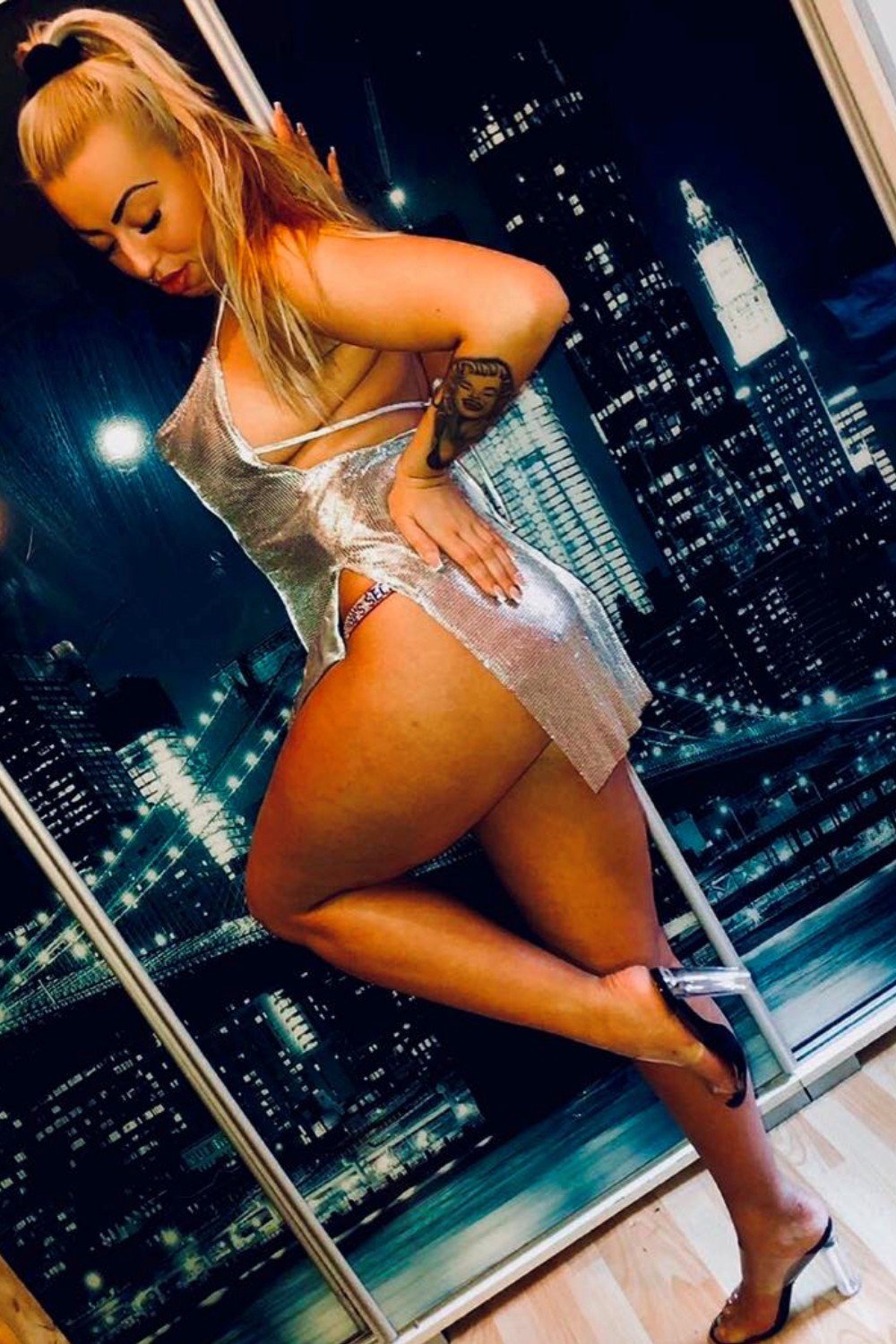 Ella: Escort szexpartner Budapesten és környékén meglátogat.